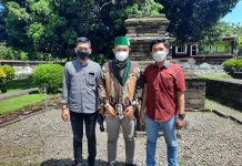 Selain Hadiri HUT Kota Makassar 414, Pengurus HMI Cabang Makassar Ziarah ke Makam Raja Tallo FOTO: Pengurus HMI Cabang Makassar Ziarah ke Makam Raja Tallo, Peringati HUT Kota Makassar 414. Selasa, (9/11)