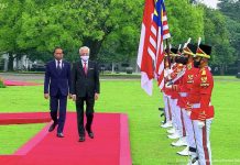 Presiden Jokowi Terima Kunjungan Resmi PM Malaysia FOTO: Presiden Jokowi dan PM Malaysia Dato’ Sri Ismail Sabri Yakoob memasuki Istana Kepresidenan Bogor, Jawa Barat, Rabu (10/11/2021) siang. (Foto: Tangkapan Layar YouTube Sekretariat Presiden)