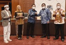 Rachmat Gobel Lantik RMS Sebagai Wakil Ketua Komisi IV FOTO: Wakil Ketua DPR RI Koordinator Bidang Industri dan Pembangunan (Korinbang) Rachmat Gobel melantik politisi fraksi Partai NasDem Rusdi Masse Mappasessu sebagai Wakil Ketua Komisi IV menggantikan rekan satu fraksinya Hasan Aminudin. Foto : Arief/mr