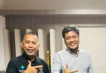 Anggota Komisi E DPRD Sulsel, Beri Apresiasi Diknas Sulsel Launching “Guru Bermutu” FOTO: Ketua Badan Kehormatan DPRD Sulsel sekaligus Anggota Komisi E DPRD Sulsel Ir. Andi Muhammad Irfan AB, M.Si. (Kanan) menerima Tokoh Literasi dan Perbukuan Nasional Bachtiar Adnan Kusuma di ruang pimpinan Komisi E, Senin, (8/11)