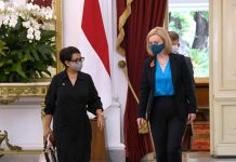 Temui Presiden Jokowi, Menlu Inggris Bahas Tindak Lanjut Kerja Sama Ekonomi Strategis FOTO: Kiri Menteri Luar Negeri Retno Marsudi saat mendampingi kunjungan kehormatan Menteri Luar Negeri Inggris Elizabeth Truss di Istana Merdeka, Jakarta, pada Kamis (11/11/2021).