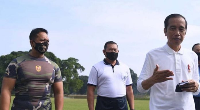 FOTO: Presiden Joko Widodo bersama KASAD, KASAU dan KASAL/Net