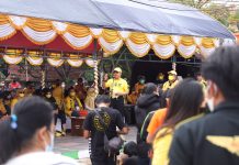 Di Depan Ribuan Warga Toraja, Taufan Pawe Kenalkan Airlangga Hartarto Sebagai Capres Ketua DPD I Golkar Sulsel, Taufan Pawe melepas peserta Jalan Santai HUT Golkar ke-57 yang dipusatkan di Kolam Makale, Jumat, 12 November 2021.