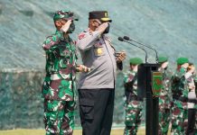 Presiden Jokowi Tutup Peparnas di Jayapura, Pangdam dan Kapolda Papua Pimpin Apel Gelar Pasukan FOTO: Pangdam XVII/Cenderawasih Mayjen TNI Ignatius Yogo Triyono, M.A. dan Kapolda Papua Irjen Pol. Mathius D. Fakhiri S.I.K memimpin apel gelar pasukan pengamanan kunjungan Presiden RI dalam rangka penutupan Pekan Paralimpik Nasional (Peparnas) XVI Papua, bertempat di Lapangan Frans Kaisiepo Makodam XVII/Cenderawasih, Jumat (12/11/2021).