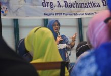 Di Dapil Rachmatika Dewi Sosialisasi Nilai-nilai Kebangsaan FOTO: Anggota DPRD Sulsel, Andi Rachmatika Dewi kembali saat menemui konstituennya di Kecamatan Makkassar.