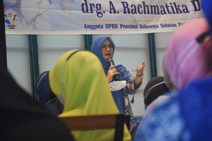 FOTO: Anggota DPRD Sulsel, Andi Rachmatika Dewi kembali saat menemui konstituennya di Kecamatan Makkassar.