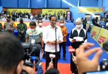 Presiden Jokowi Apresiasi Pemprov Papua Sukses Mengelar PON 20 dan Peparnas ke 16 FOTO: Presiden Joko Widodo atau Jokowi saat menemui awak media jelang penutup Pekan Paralimpiade Nasional atau Pekan Paralimpik Indonesia atau Peparnas ke 16 di Kota Jayapura, Provinsi Papua. Sabtu, (13/11)