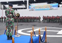 Dansatfib Koarmada II Hadiri Penyambutan Siswa Kodiklatal Dalam Rangka Lattek Pelayaran Wira Jala Yudha XIV/2021 FOTO: Komandan Satuan Kapal Amfibi (Dansatfib) Koarmada II Kolonel Laut (P) Imam Purwanto, S.Pi memberikan pengarahan kepada Siswa Kodiklatal dalam rangka latihan praktek Wira Jala Yudha XIV/2021 bertempat di Dermaga Madura Mako Koarmada II, Ujung, Surabaya Minggu (14/11).