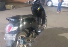 Terjadi Penikaman Terhadap Warga di Pertigaan Jalan Bolevar – Adiaksa Baru FOTO: Diduga motor korban penikaman sekitar jalan pertigaan Bolevar -Adiaksa. Nomor Polisi DD 3252 RL