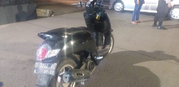 FOTO: Diduga motor korban penikaman sekitar jalan pertigaan Bolevar -Adiaksa. Nomor Polisi DD 3252 RL