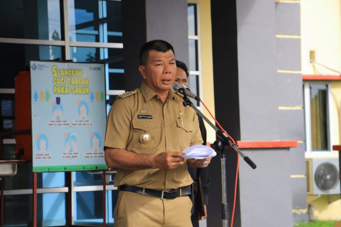 FOTO: Bupati Muchtar Ali Yusuf berikan arahan pada Apel Gabungan Organisasi Perangkat Daerah (OPD). Senin, 15 November 2021