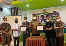Roadshow Gemar Membaca di Maros, Hadirkan Kadis DPK Sulsel, Bupati Maros, Andi Irfan AB dan Tokoh Literasi FOTO: Kadis DPK Sulsel Moh.Hasan, S.H.M.H. bersama Bupati Maros Chaidir Syam, Anggota DPRD Sulsel Andi Muhammad Irfan AB, Tokoh Literasi Bachtiar Adnan Kusuma, Launching Sekolah Menulis Buku Keren beberapa waktu lalu di Maros