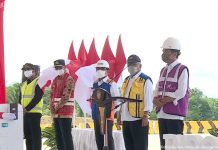 Presiden Jokowi Pastikan Besok Rabu Tidak Ada Reshuffle Kabinet FOTO: Presiden Joko Widodo atau Jokowi saat memberikan sambutanya peresmian jalan Tol Serang-Panimbang Seksi 1 Ruas Serang-Rangkasbitung. Selasa, (16/11)