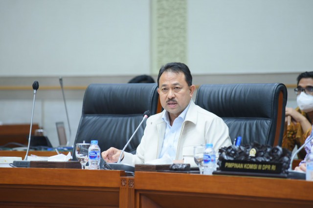 IMG-20211116-WA0045 FOTO: Wakil Ketua Komisi III DPR RI Pangeran Khairul Shaleh dalam Rapat Kerja Komisi III DPR RI di Gedung Nusantara II, Senayan, Jakarta, Senin (15/11/2021). Foto: Geraldi/nvl