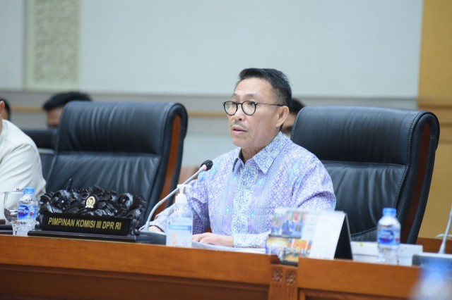 IMG-20211116-WA0046 FOTO: Ketua Komisi III DPR RI Herman Hery saat memimpin rapat Komisi III DPR RI dengan tiga kementerian, di Gedung Nusantara II, Senayan, Jakarta, Senin (15/11/2021). Foto: Geraldi/nvl