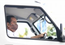 Jajal Mobil Listrik, Presiden Dorong Pembangunan Ekosistem Mobil Listrik FOTO: Presiden Jokowi saat meninjau pameran GIIAS, di ICE, BSD City, Tangerang, Banten, Rabu (17/11/2021) (Foto: BPMI Setpres/Lukas)