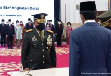 Gantikan Andika Perkasa, Presiden Jokowi Lantik Dudung Abdurachman Jadi KSAD FOTO: Presiden RI Joko Widodo (Jokowi) melantik Panglima Komando Strategis Angkatan Darat (Pangkostrad) Letnan Jenderal (Letjen) TNI Dudung Abdurachman sebagai Kepala Staf TNI Angkatan Darat (KSAD), di Istana Negara, Jakarta, Rabu (17/11/2021).