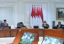 Presiden Jokowi: Peringatkan dan Bantu Daerah Dengan Kenaikan Kasus COVID-19 FOTO: Presiden Jokowi saat memimpin Sidang Kabinet Paripurna, Rabu (17/11/2021), di Kantor Presiden, Jakarta. (Foto: Humas Setkab/Agung)