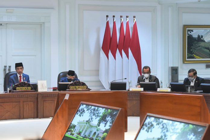 FOTO: Presiden Jokowi saat memimpin Sidang Kabinet Paripurna, Rabu (17/11/2021), di Kantor Presiden, Jakarta. (Foto: Humas Setkab/Agung)