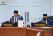 Presiden Jokowi: Peringatkan dan Bantu Daerah Dengan Kenaikan Kasus COVID-19 FOTO: Presiden Jokowi dan Wakil Presiden Ma'rif Amin saat memimpin Sidang Kabinet Paripurna, Rabu (17/11/2021), di Kantor Presiden, Jakarta. (Foto: Humas Setkab/Agung)