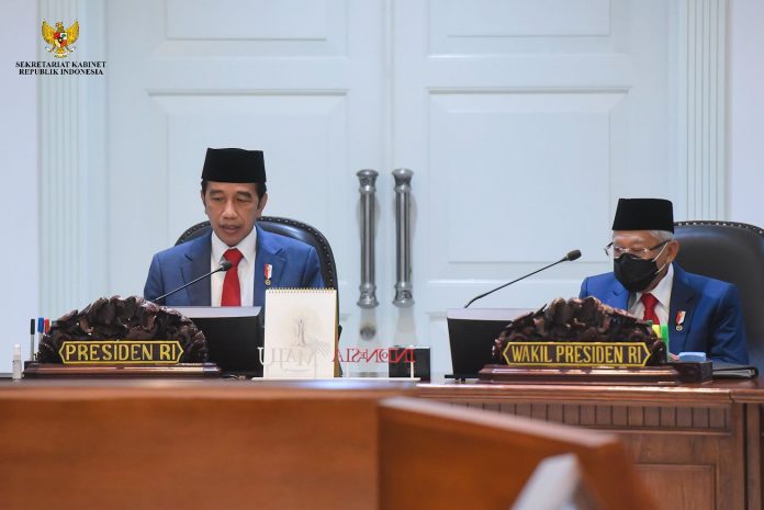 FOTO: Presiden Jokowi dan Wakil Presiden Ma'rif Amin saat memimpin Sidang Kabinet Paripurna, Rabu (17/11/2021), di Kantor Presiden, Jakarta. (Foto: Humas Setkab/Agung)