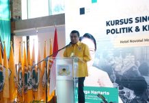 Golkar Didik Kader Muda Menangkan Airlangga Hartarto FOTO: Wakil Ketua Umum DPP Partai Golkar Erwin Aksa membuka pendidikan Golkar Institute Kelas Makassar, Kamis (18/11/2021) pagi.