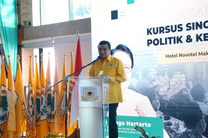 FOTO: Wakil Ketua Umum DPP Partai Golkar Erwin Aksa membuka pendidikan Golkar Institute Kelas Makassar, Kamis (18/11/2021) pagi.