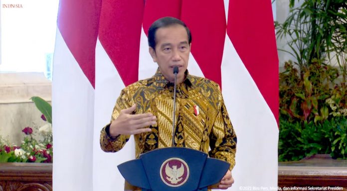 FOTO: Presiden Joko Widodo saat berbicara pada Kompas100 CEO Forum 2021, Kamis (18/11/ 2021), di Istana Negara, Jakarta. (Sumber: Tangkapan Layar YouTube Sekretariat Presiden)