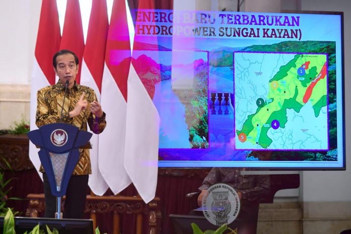 FOTO: Presiden Jokowi pada Kompas100 CEO Forum, Kamis (18/11/2021) siang, dari Istana Negara, Jakarta.