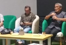Hari Guru Nasional, Disdik Sulsel Bakal Gelar Pameran Keterampilan Siswa SMA dan SMK FOTO: Kanan, Plt. Kadis Pendidikan Imran Jauzi, Tengah Sekertaris Dinas H Hery Sumiharto, Kiri Panitia pelaksana HGN provinsi Sulawesi Selatan. Gelar pertemuan persiapan HGN di Mal Nipah. Jumat, (19/11)