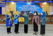 Sambut Kunjungan Studi Banding TP-PKK Kota Tarakan, TP-PKK Bulukumba Gelar Pameran Hasil UP2K FOTO: Bertempat di Ruang Pola Kantor Bupati, Rombongan TP-PKK Kota Tarakan disambut Ketua TP-PKK Bulukumba Hj. Ira Kasuara Hasyim beserta pengurus,. Jumat, (19/11/2021)