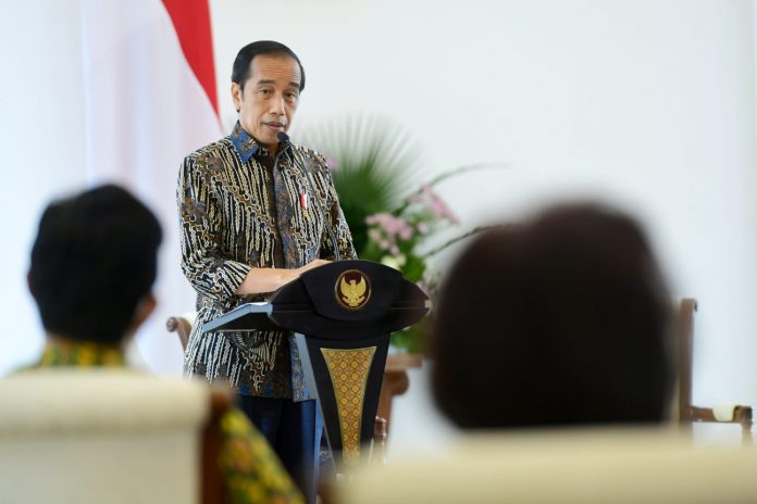 FOTO: Presiden Joko Widodo atau Jokowi saat memberikan arahanya kepada sejumlah, Direktur Utama beserta seluruh direksi serta para Komisaris Badan Usaha Milik Negara (BUMN) PT. PLN dan PT. Pertamina, di Istana Kepresidenan Bogor, Selasa (16/11/2021).