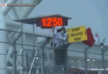 Cuaca Ekstrem di Mandalika, Netizen Soroti Kondisi Genangan Air di Lintasan Sirkuit FOTO: Panitia lomba super bike memberi tanda, Star Delayed Box di garis star