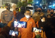 Dinsos Makassar Gelar Operasi Yustisia, 9 Pasangan Terjaring di Dalam Kamar Hotel Melati FOTO: Pelaksana tugas (Plt) Dinas Sosial kota Makassar H. Muhyiddin, saat memberikan keterangan dihadap awak media. Minggu, (21/11)