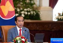 Peringatan 30 Tahun ASEAN-RRT, Presiden Dorong Peningkatan Kerja Sama Kedua Pihak FOTO: Presiden Joko Widodo didampingi Seskab Pramono Anung dan Menlu Retno Marsudi saat menghadiri Konferensi Khusus untuk Memperingati 30 Tahun Hubungan ASEAN-RRT, secara virtual dari Istana Kepresidenan Jakarta, Senin (22/11/2021). (Foto: BPMI Setpres/Rusman)