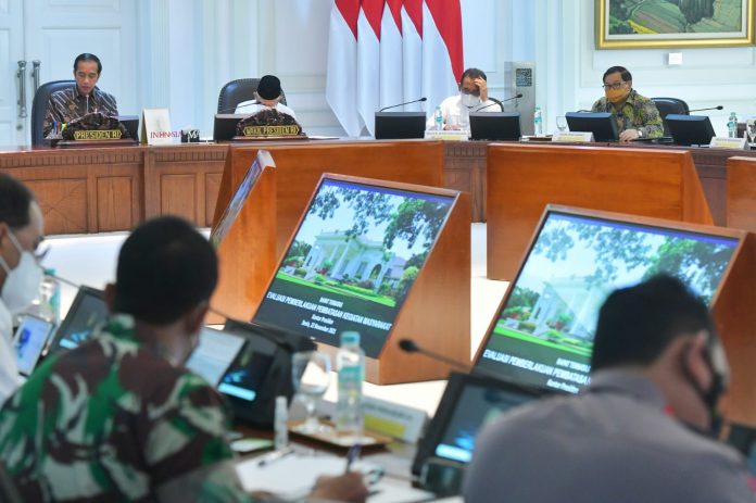 FOTO: Presiden Jokowi, Wapres Ma’ruf Amin, Mensesneg Pratikno, dan Seskab Pramono Anung pada Ratas, Senin (21/11/2021), di Kantor Presiden, Jakarta. (Foto: Humas Setkab/Rahmat)