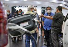 Rachmat Gobel Berharap Pemerintah Perpanjang Program Diskon PPnBM FOTO: Wakil Ketua DPR RI Koordinator Bidang Industri dan Pembangunan (Korinbang) Rachmat Gobel di sela-sela kunjungannya ke pameran GAIKINDO Indonesia International Auto Show (GIIAS) 2021, di BSD City, Kabupaten Tangerang, Banten, Minggu (21/11/2021). Foto: Azka/Man