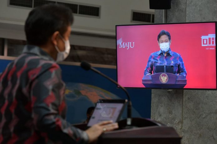 FOTO: Menkes Budi G. Sadikin saat memberikan keterangan pers usai Ratas mengenai Evaluasi PPKM, Senin (22/11/2021), di Kantor Presiden, Jakarta. (Foto: Humas Setkab/Rahmat)