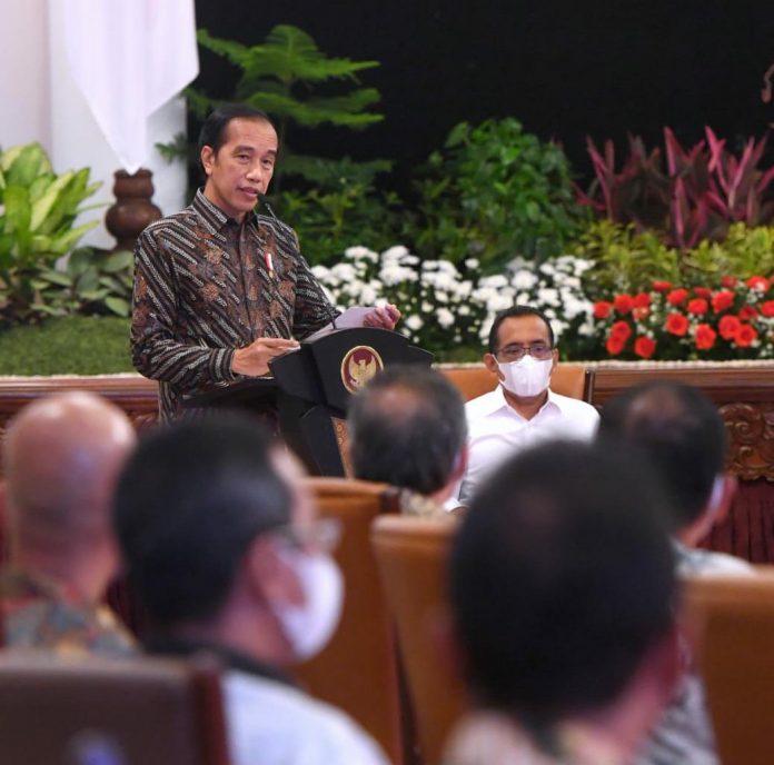 FOTO: Presiden Jokowi memberikan sambutan pada pembukaan Indonesia EBTKE ConEx ke-10 tahun 2021 di Istana Negara, Jakarta, Senin (22/11/2021). (Foto: BPMI Sertpres/Lukas)