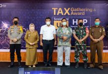 Bupati Buka Sosialisasi UU HPP, Setoran Terbesar Diraih Disdikbud dan Polres Bulukumba FOTO: Paling kiri Kapolres AKBP Suryono Ridho Murtedjo, Plt Sekda Andi Misbawati A Wawo, Bupati H. Muchtar Ali Yusuf, Kepala KPP Pratama, Mulyana, Dandim 1411 Letkol Czi Dendi Rahmat Subekti dan Kepala Kejaksaan Negeri Bulukumba
