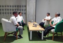 Andi Muhammad Irfan AB, Bedah Guru Inspirasi, Chaidir Syam, Terima Kasih DPK Sulsel FOTO: Seminar dan Bedah Buku yang diselenggarakan Dinas Perpustakaan dan Kearsipan provinsi Sulsel bekerjasama Pemkab Maros, Ikatan Pustakawan Indonesia Kabupaten Maros dan Penerbit Yapensi. Rabu 24 November 2021 di Grand Town Maros.