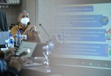 Songsong 2022, Setkab Gelar FGD Outlook Ekonomi FOTO: Asdep Ekonomi Makro, Perencanaan Pembangunan, dan Pengembangan Iklim Usaha, Setkab, Roby Arya Brata pada FGD Outlook Ekonomi 2022 dengan tema “Menjaga Momentum Pertumbuhan”, Kamis (25/11/2021) pagi. (Foto: Humas/Fitri)