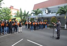 Kowal Lantamal V, Jangan Sekali-Kali Melupakan Sejarah FOTO: Komandan Pangkalan Utama TNI AL (Danlantamal) V Laksamana Pertama TNI Yoos Suryono Hadi, M Tr (Han), M.Tr.Opsla, CHRMP, melepas pemberangkatan Korps Wanita Angkatan Laut (Kowal) Lantamal V, menuju Blitar Jawa Timur. Jumat (26/11).