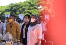 TP dan Andi Ina Hadiri Deklarasi Airlangga Maju Sebagai Capres 2024 FOTO: Kanan Taufan Pawe Ketua DPD I Partai Golkar Sulsel Ketua Relawan Pusat Pilpres Airlangga 2024, Mia Kusuma, dan Andi Ina Kartika Ketua DPRD Sulsel saat menghadiri deklarasi dukungan terhadap Ketua Umum Partai Golkar, Airlangga Hartarto, untuk maju dalam Pemilihan Presiden di Lapangan Makkattang Daeng Sibali, Takalar, Sulawesi Selatan pada Minggu (28/11) siang.