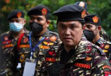 Erick Thohir Jadi Warga Kehormatan Keluarga Banser FOTO: Erick Thohir usai diterima keluarga besar Banser pada kegiatan Penyegaran dan Pembaretan Banser Provinsi DKI Jakarta di Sekolah Citra Alam Jagakarsa, Jakarta Selatan, Ahad (28/11).