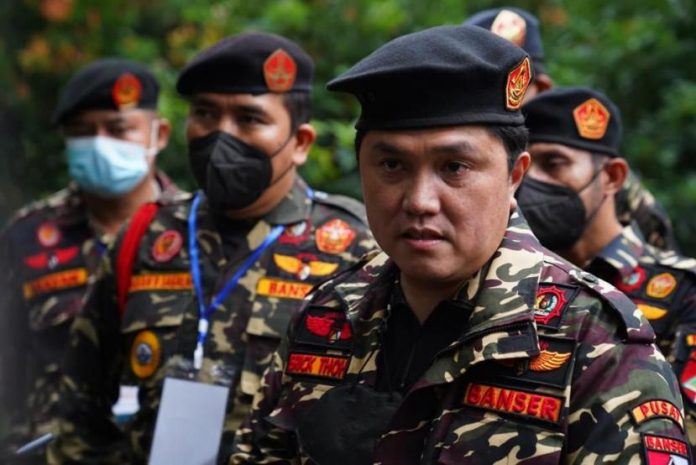 FOTO: Erick Thohir usai diterima keluarga besar Banser pada kegiatan Penyegaran dan Pembaretan Banser Provinsi DKI Jakarta di Sekolah Citra Alam Jagakarsa, Jakarta Selatan, Ahad (28/11).