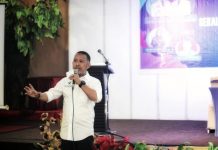 Tokoh Literasi, Dorong Guru Bergerak Menulis Satu Buku di Simposium Disdik Makassar FOTO: Tokoh Literasi Bachtiar Adnan Kusuma, pembicara pertama di simposium guru dan tenaga pendidikan Dinas Pendidikan Kota Makassar diikuti 200 orang guru, kepsek dan pengawas, Selasa 30 November 2021.