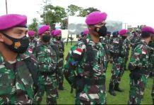Asops Danlantamal XI Merauke Pimpin Apel Gelar Pasukan Jelang HUT OPM FOTO: Bertempat di Lapangan Apel Mako Polres Merauke, Prajurit Lantamal XI dan Yonmarhanlan XI dan Unsur Jajaran TNI-Polri Kabupaten Merauke mengikuti Apel Gelar Pasukan mengantisipasi peringatan HUT Organisasi Papua Merdeka/OPM pada 1 Desember 2021 mendatang.