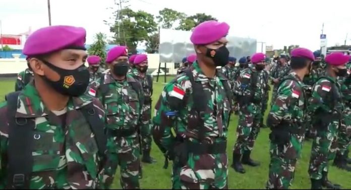 FOTO: Bertempat di Lapangan Apel Mako Polres Merauke, Prajurit Lantamal XI dan Yonmarhanlan XI dan Unsur Jajaran TNI-Polri Kabupaten Merauke mengikuti Apel Gelar Pasukan mengantisipasi peringatan HUT Organisasi Papua Merdeka/OPM pada 1 Desember 2021 mendatang.