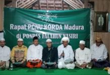 Maklumat PCNU Se Madura FOTO: Jajaran pengurus PCNU se Madura membacakan isi maklumat